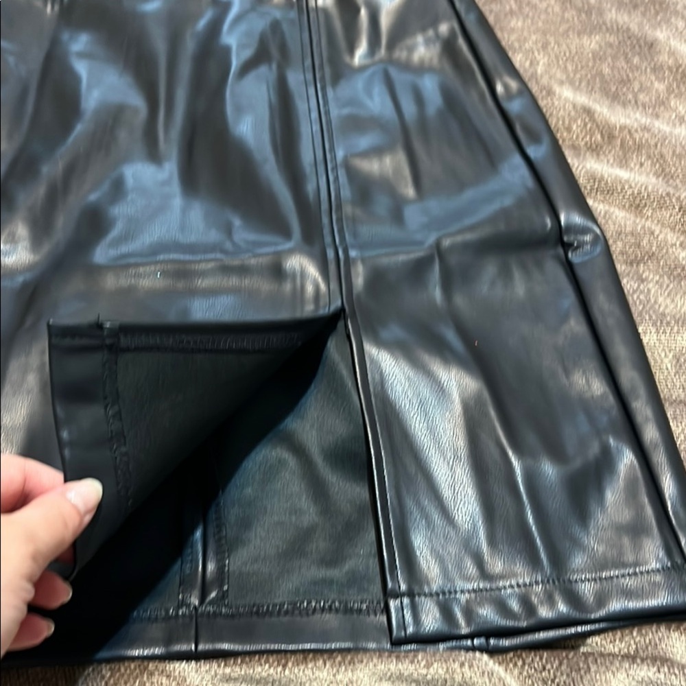 MANGOPOP Mini Faux Leather Skirt, Size Medium - Picture 3 of 5